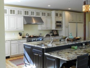 Kitchen Designer Tip: Continuous Work Space Area
