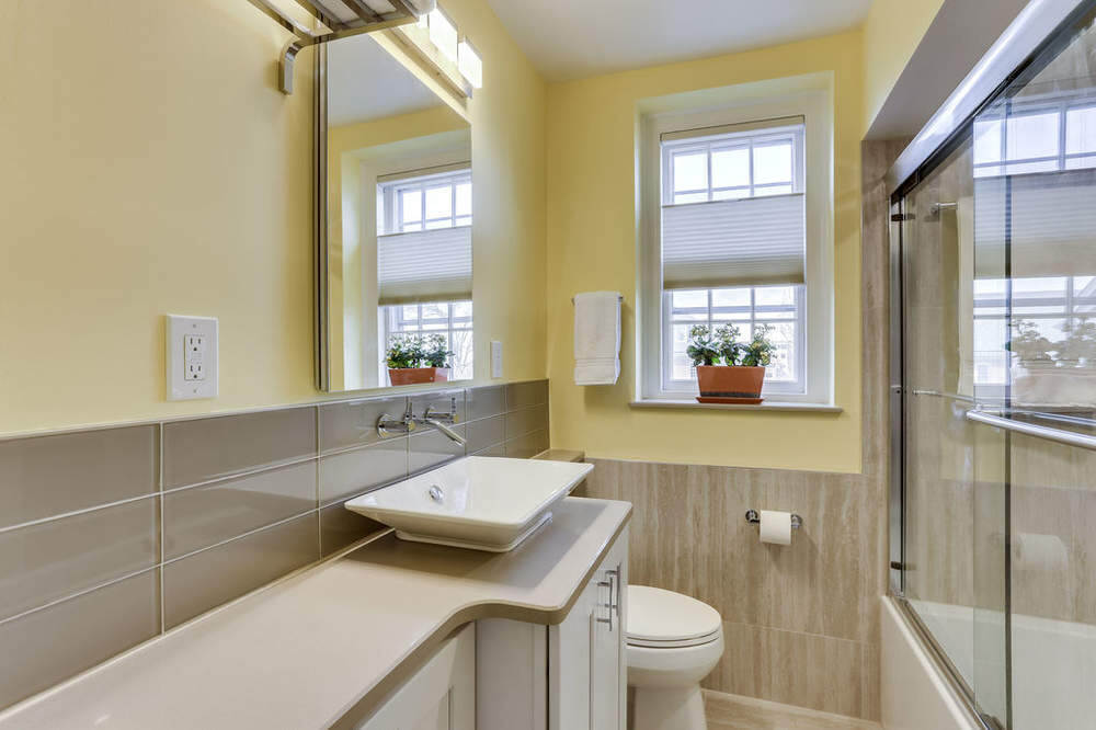 Expert Ideas for Designing a Small Bathroom