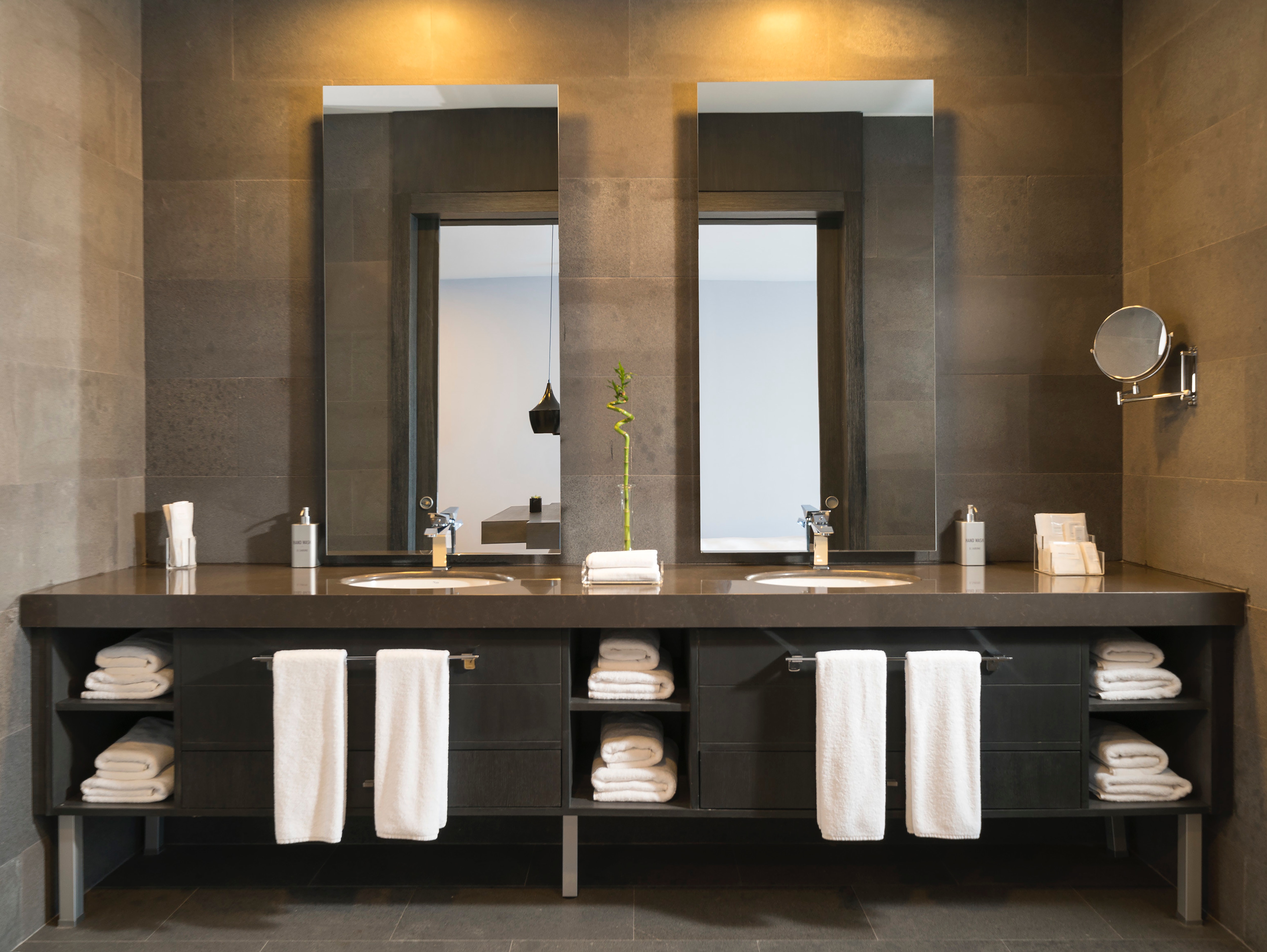 The Pros and Cons of Double Vanity Sinks