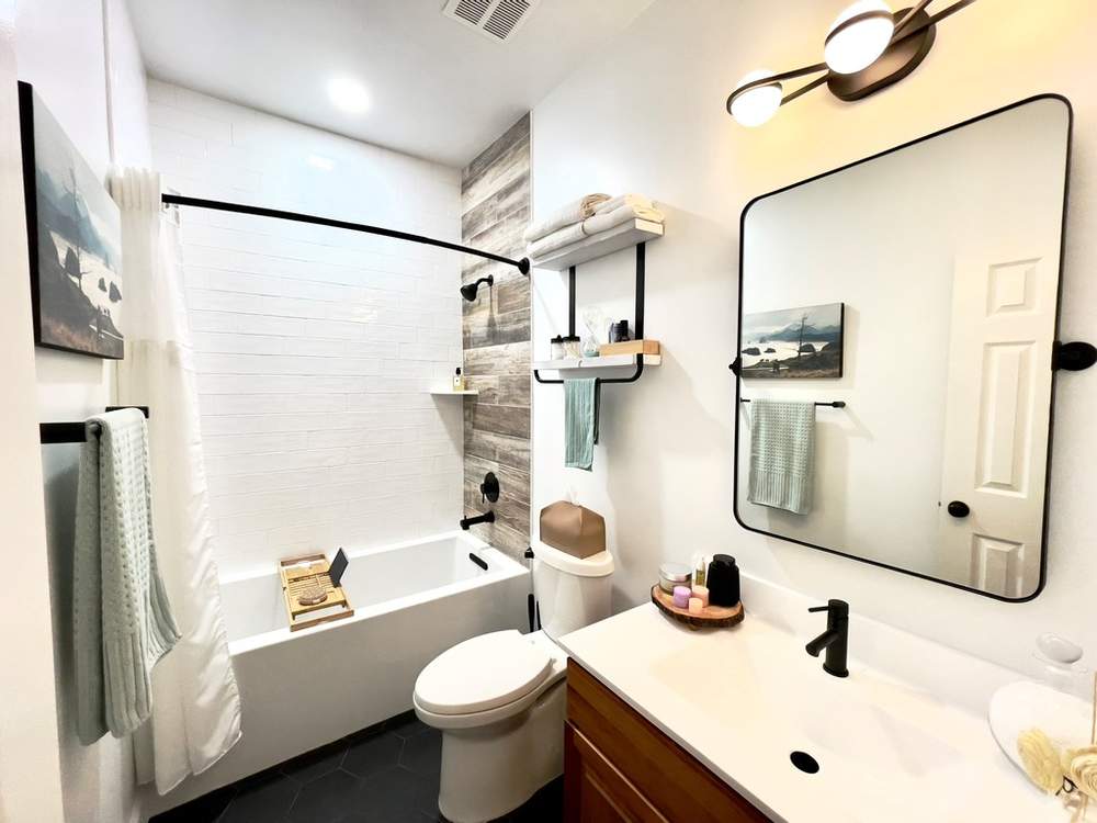 9 Design Ideas for Your Windowless Bathroom
